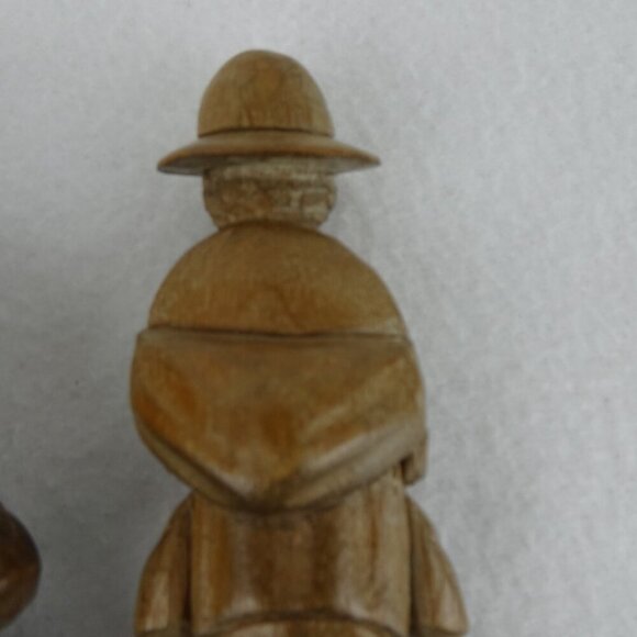 Vtg 6" Ecuador Hand-Carved Wood Figurines TWO Traveling Man Bowl in Hand w Bags - Picture 11 of 14
